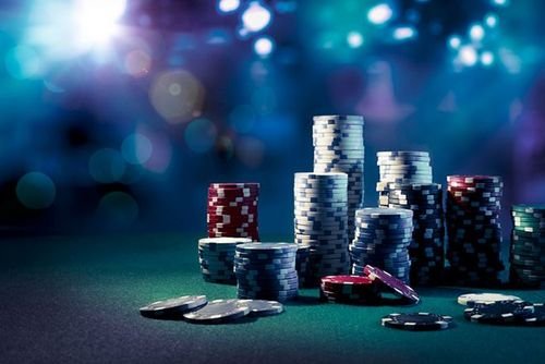 qqstar88 slot mobile app interface showing live blackjack table and sportsbook markets for Liga 1 fixtures